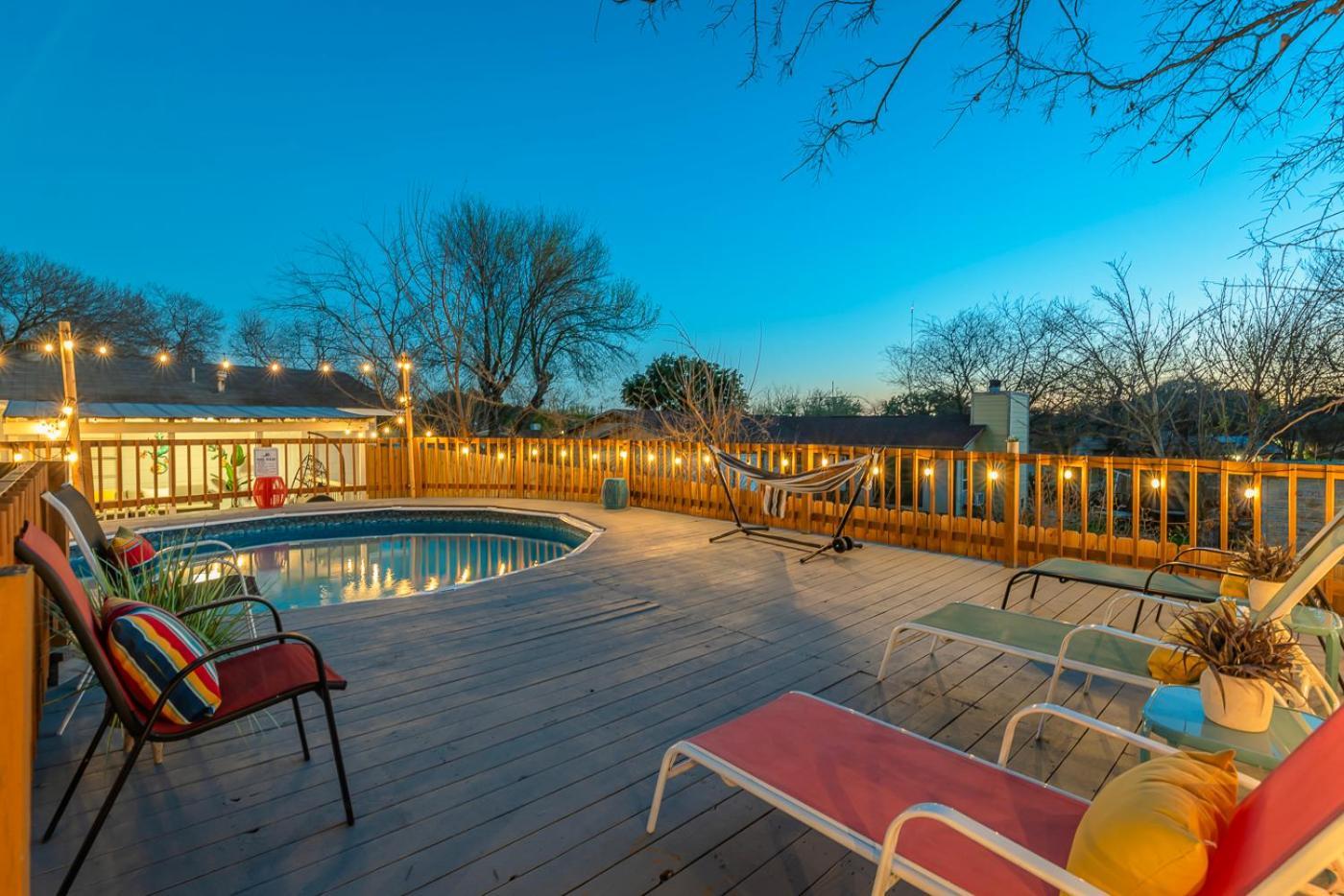 Game Room, Pool & Fire Pit At The Medical Center Сан Антонио Екстериор снимка