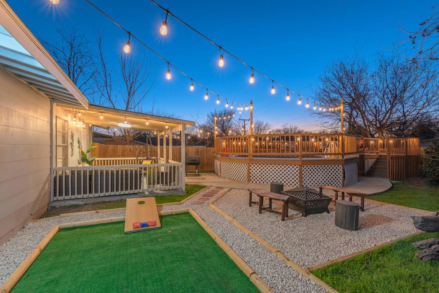 Game Room, Pool & Fire Pit At The Medical Center Сан Антонио Екстериор снимка