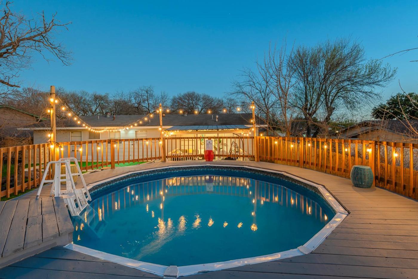 Game Room, Pool & Fire Pit At The Medical Center Сан Антонио Екстериор снимка