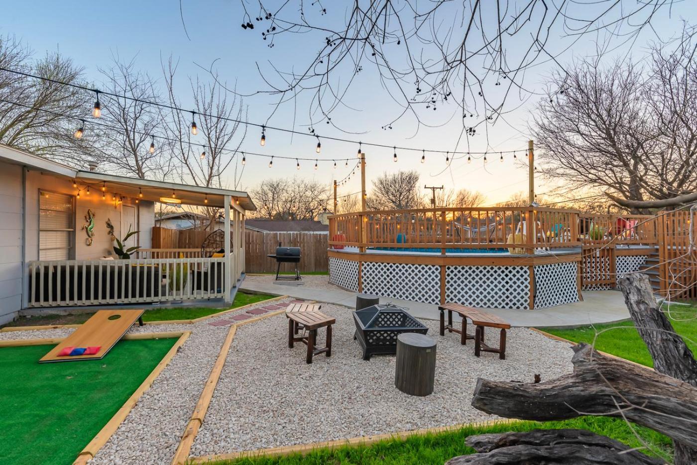 Game Room, Pool & Fire Pit At The Medical Center Сан Антонио Екстериор снимка