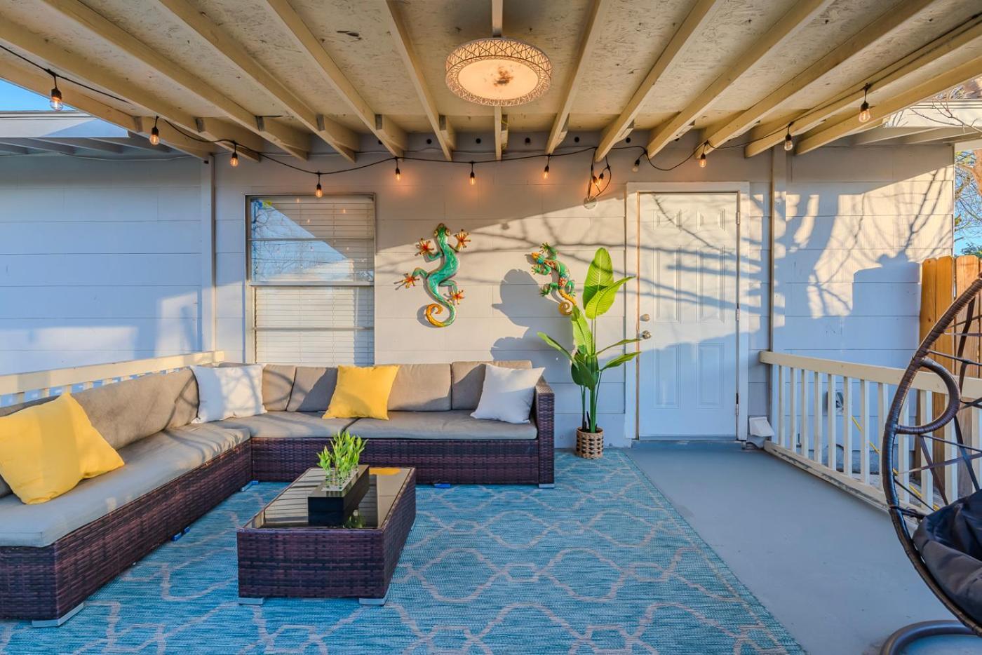 Game Room, Pool & Fire Pit At The Medical Center Сан Антонио Екстериор снимка