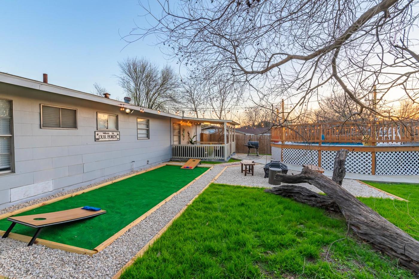 Game Room, Pool & Fire Pit At The Medical Center Сан Антонио Екстериор снимка