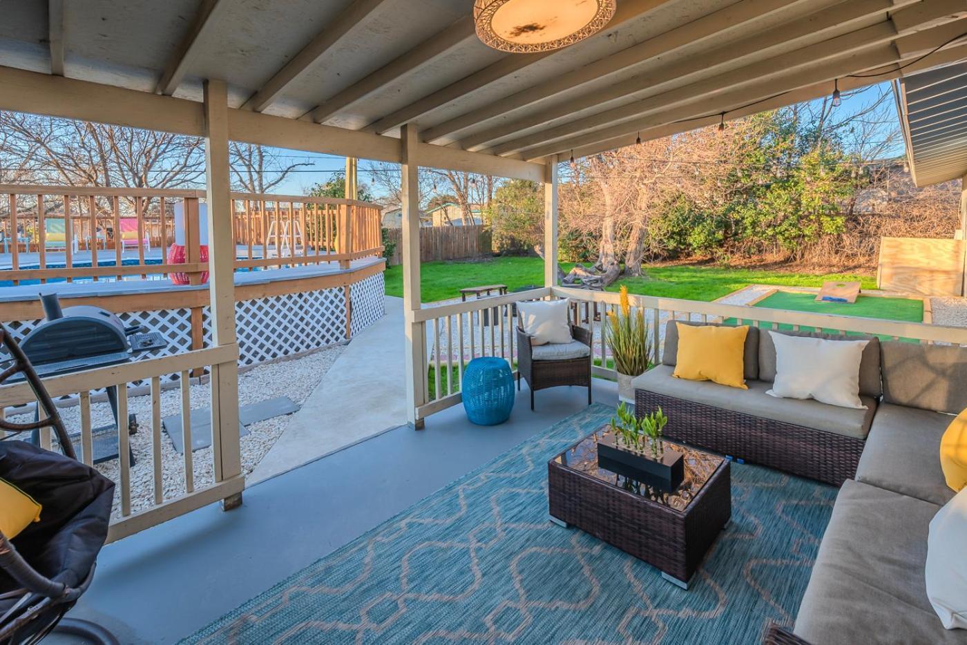 Game Room, Pool & Fire Pit At The Medical Center Сан Антонио Екстериор снимка