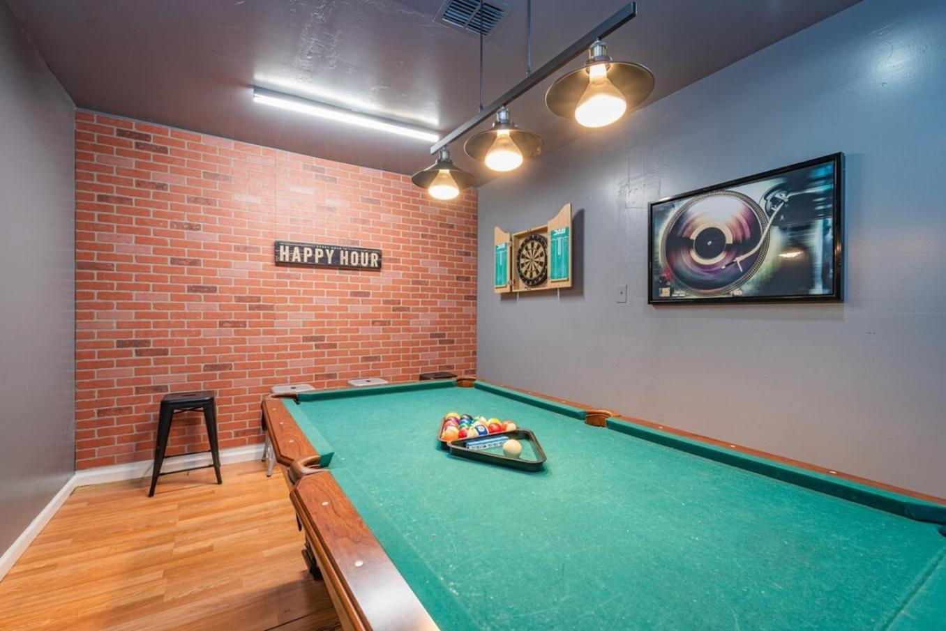 Game Room, Pool & Fire Pit At The Medical Center Сан Антонио Екстериор снимка
