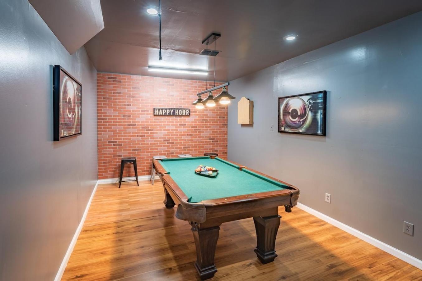 Game Room, Pool & Fire Pit At The Medical Center Сан Антонио Екстериор снимка